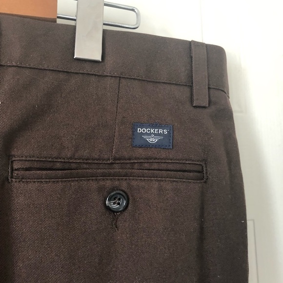 DOCKERS Classic Fit Pleated Khaki size 36x30 - Picture 7 of 16